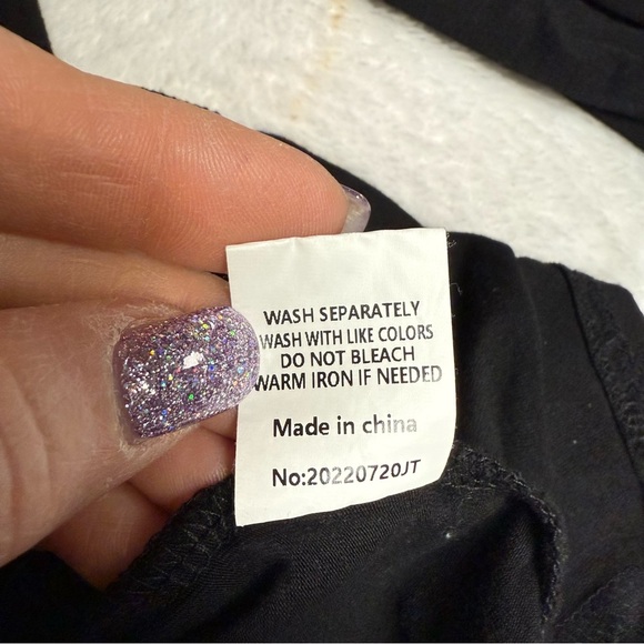 Black Sleeveless Top cold shoulder criss cross pattern on chest size small - Picture 8 of 8